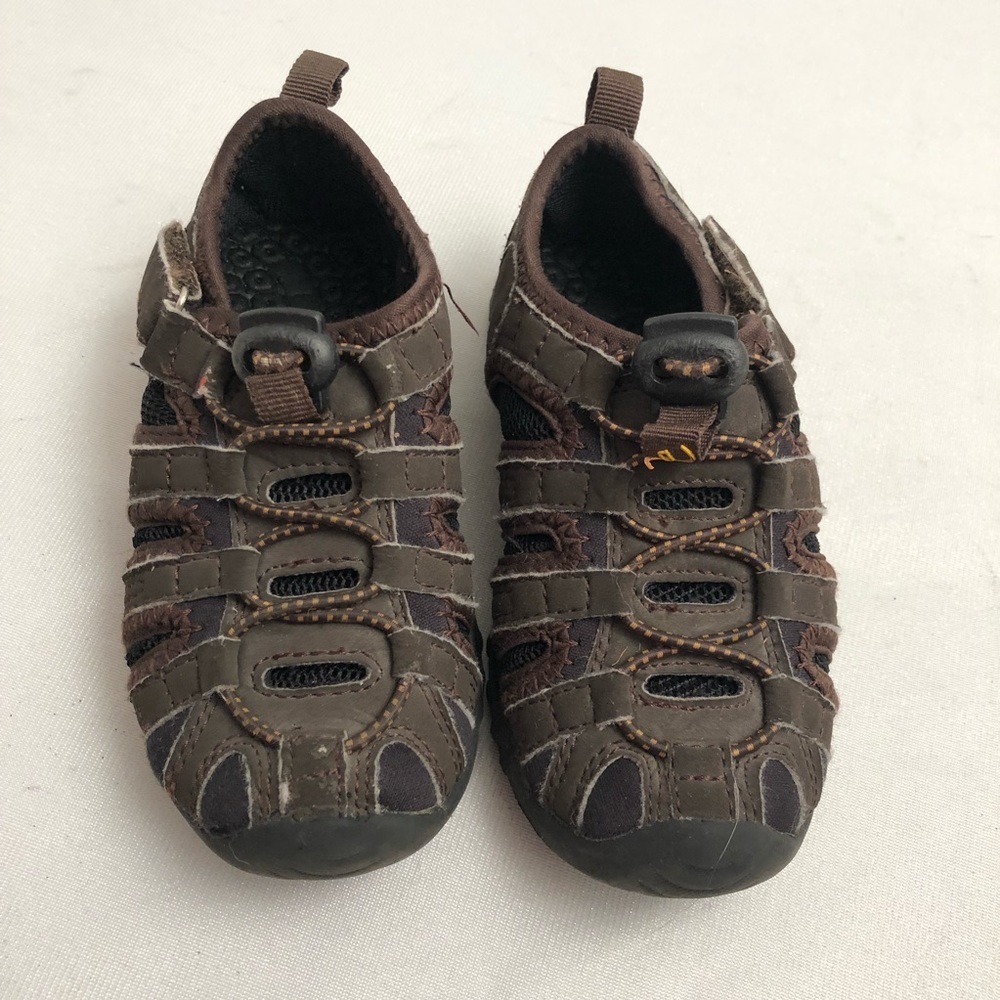Gymboree brown Velcro and toggle close Trek sneaker